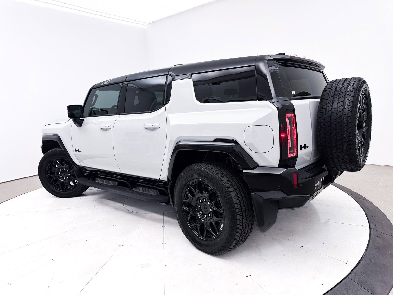 Used 2025 GMC Hummer EV 2X image 18