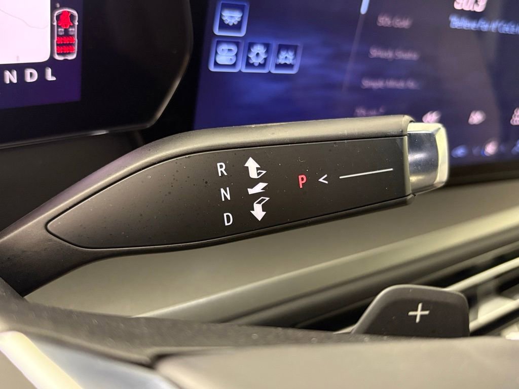 Used 2025 Chevrolet Traverse LT image 26