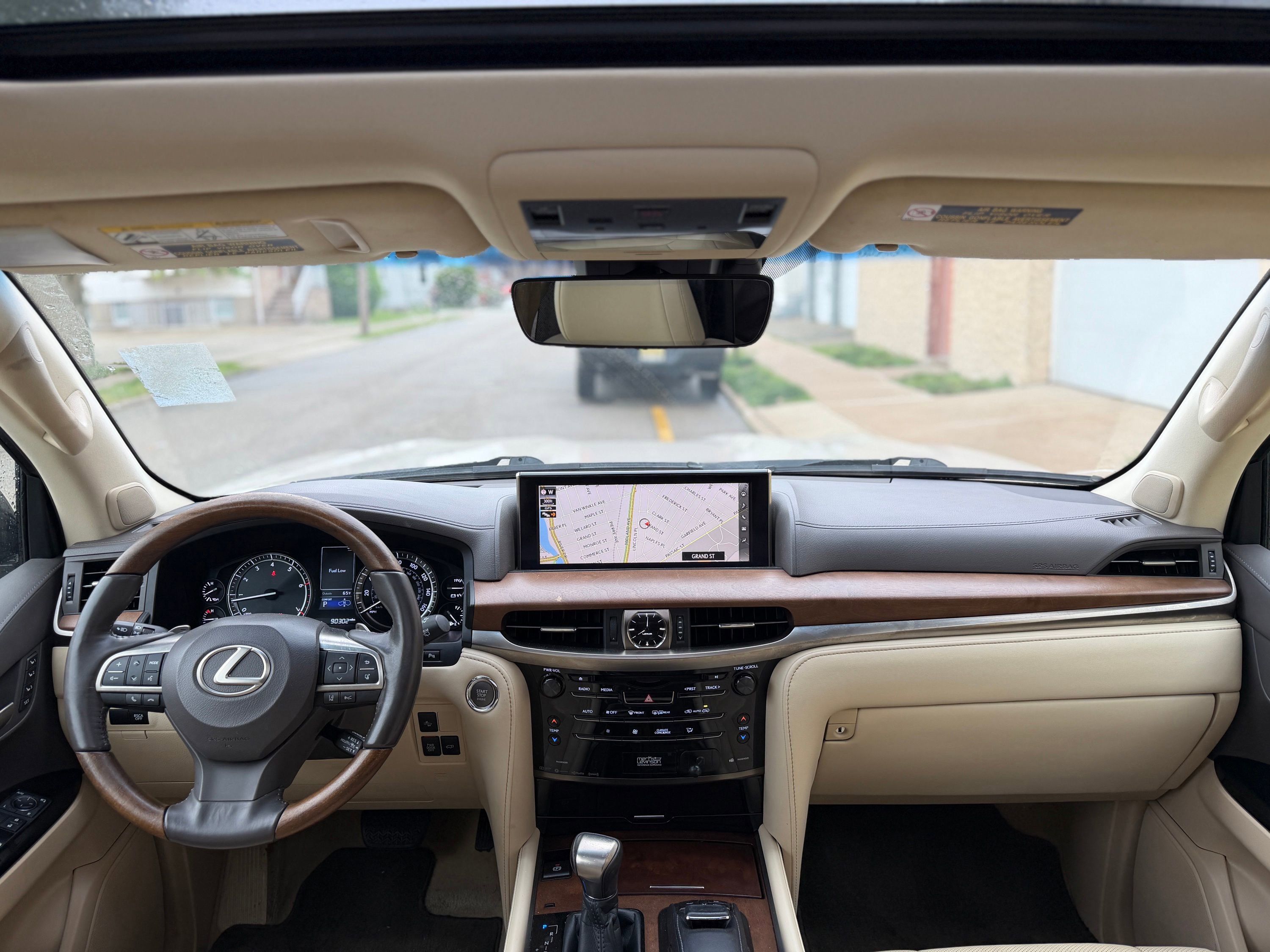 Used 2017 Lexus LX 570 4WD w/ Luxury Package image 35
