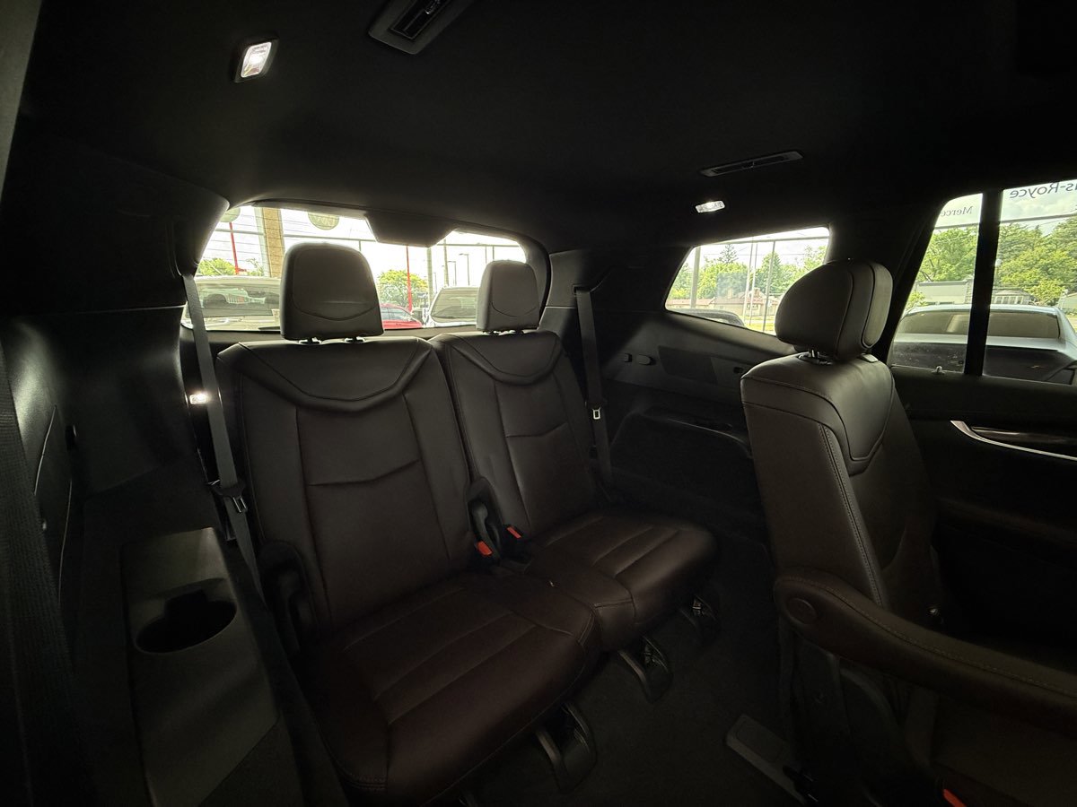 Used 2024 Cadillac XT6 Premium Luxury w/ Technology Package image 33