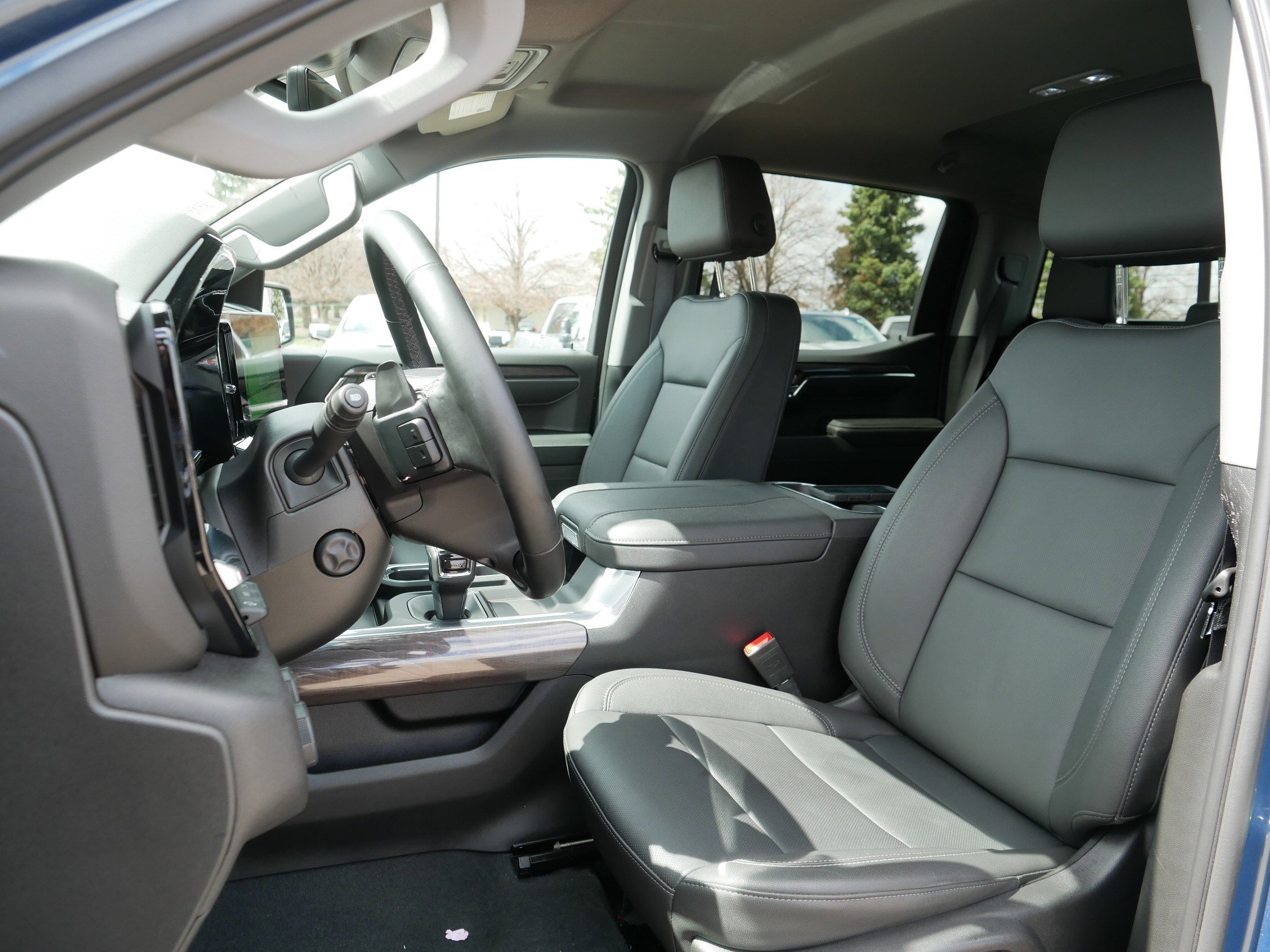 Used 2024 Chevrolet Silverado 1500 LTZ image 34
