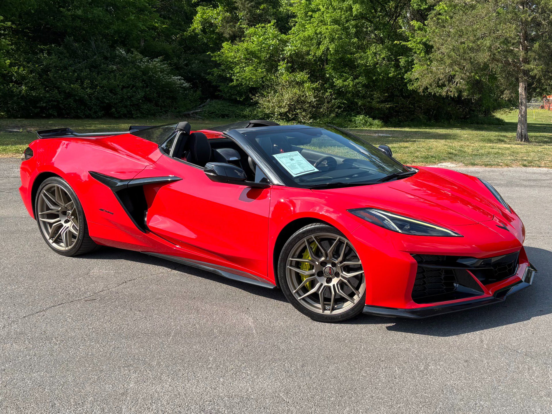 Used 2023 Chevrolet Corvette Z06 w/ Stealth Interior Trim Package RWD image 15