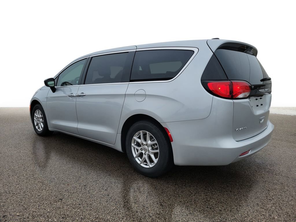 Used 2024 Chrysler Voyager LX FWD image 3