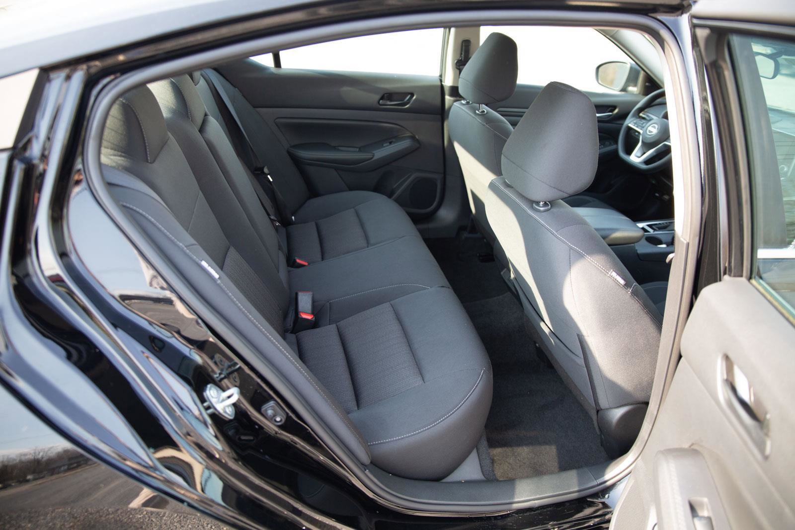 Used 2025 Nissan Altima 2.5 SV image 21