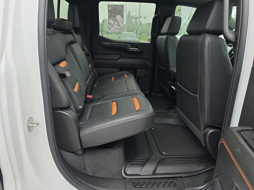 Used 2023 GMC Sierra 1500 AT4 w/ Technology Package AWD/4WD image 32