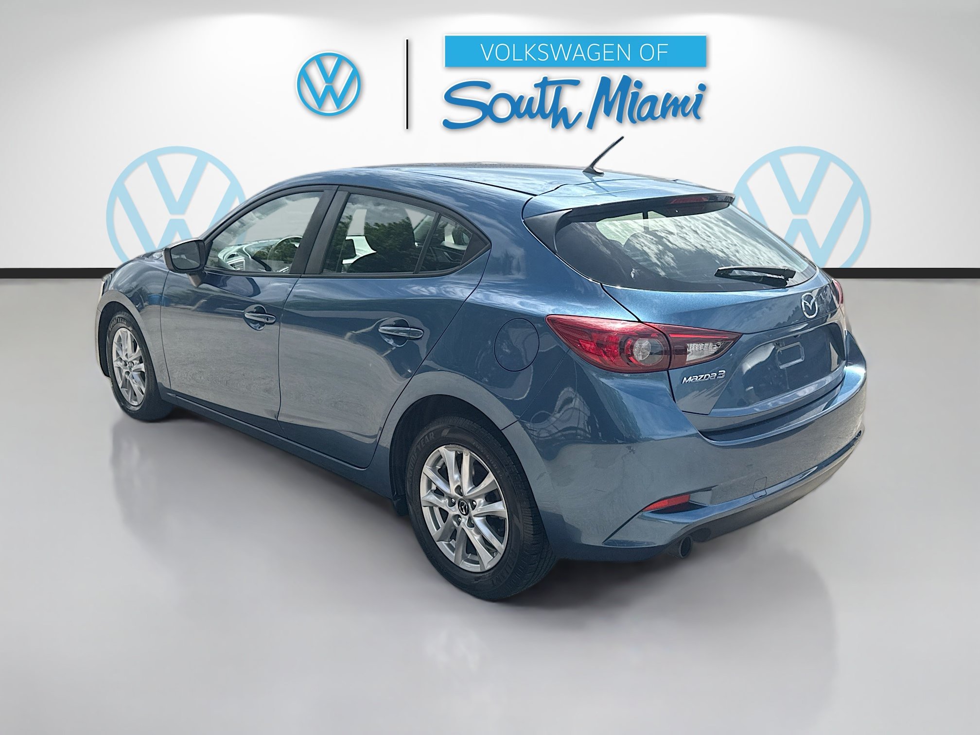 Used 2018 MAZDA MAZDA3 Sport FWD image 4