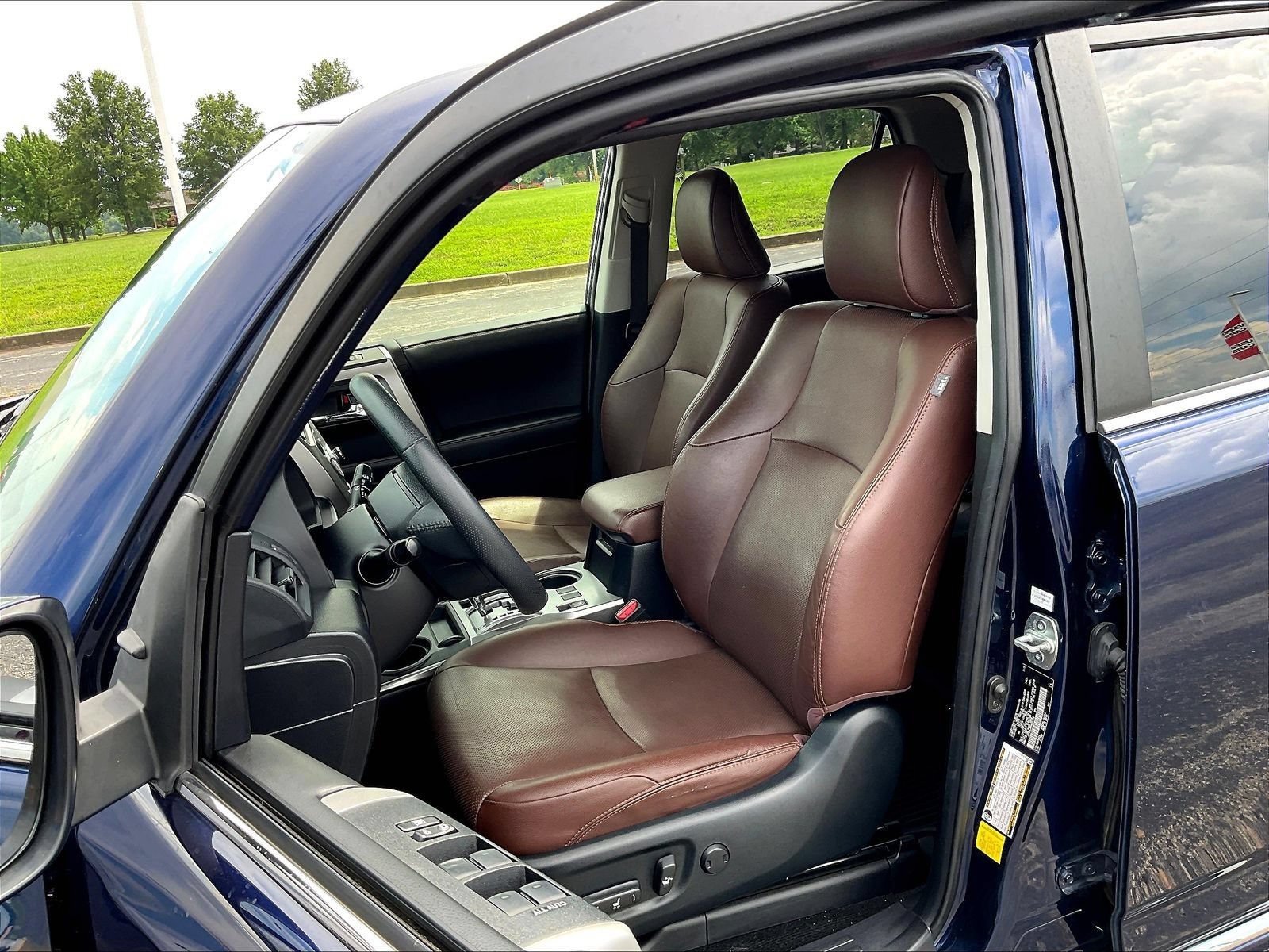 Used 2022 Toyota 4Runner Limited AWD/4WD image 13