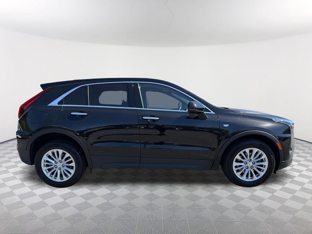 Used 2024 Cadillac XT4 Luxury w/ Cold Weather Package FWD image 4