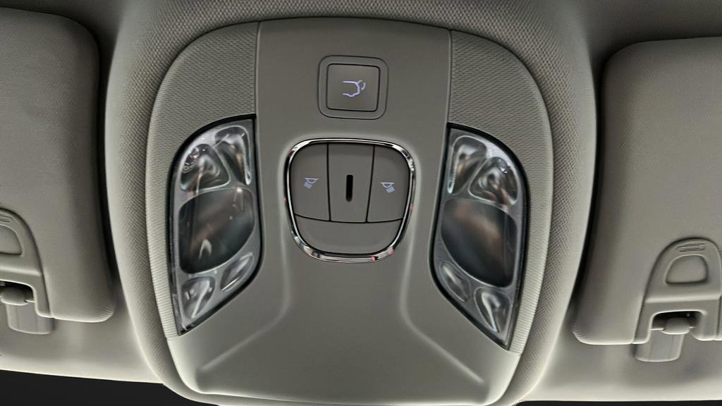 Used 2018 Jeep Compass Latitude w/ Popular Equipment Group AWD/4WD image 34