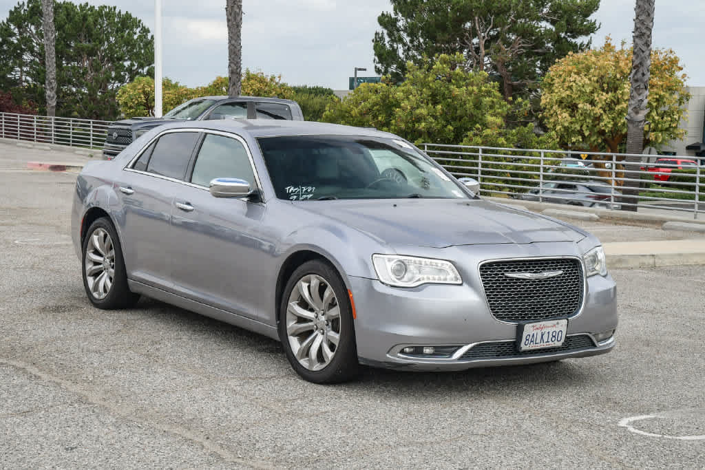 Used 2018 Chrysler 300 Limited RWD image 3