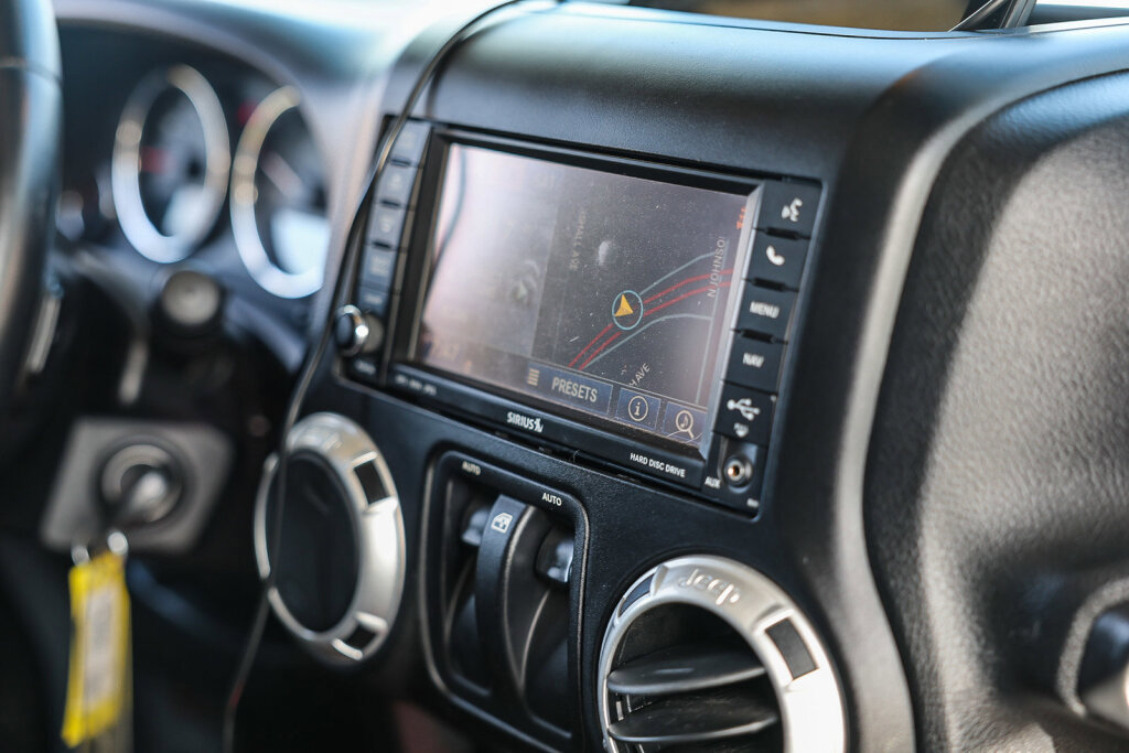 Used 2014 Jeep Wrangler Rubicon w/ Power Convenience Group AWD/4WD image 5