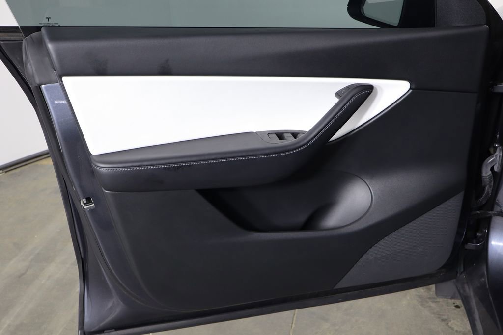 Used 2022 Tesla Model Y Performance AWD/4WD image 17