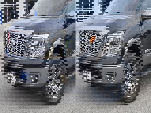 Used 2019 Nissan Titan Platinum Reserve image 2