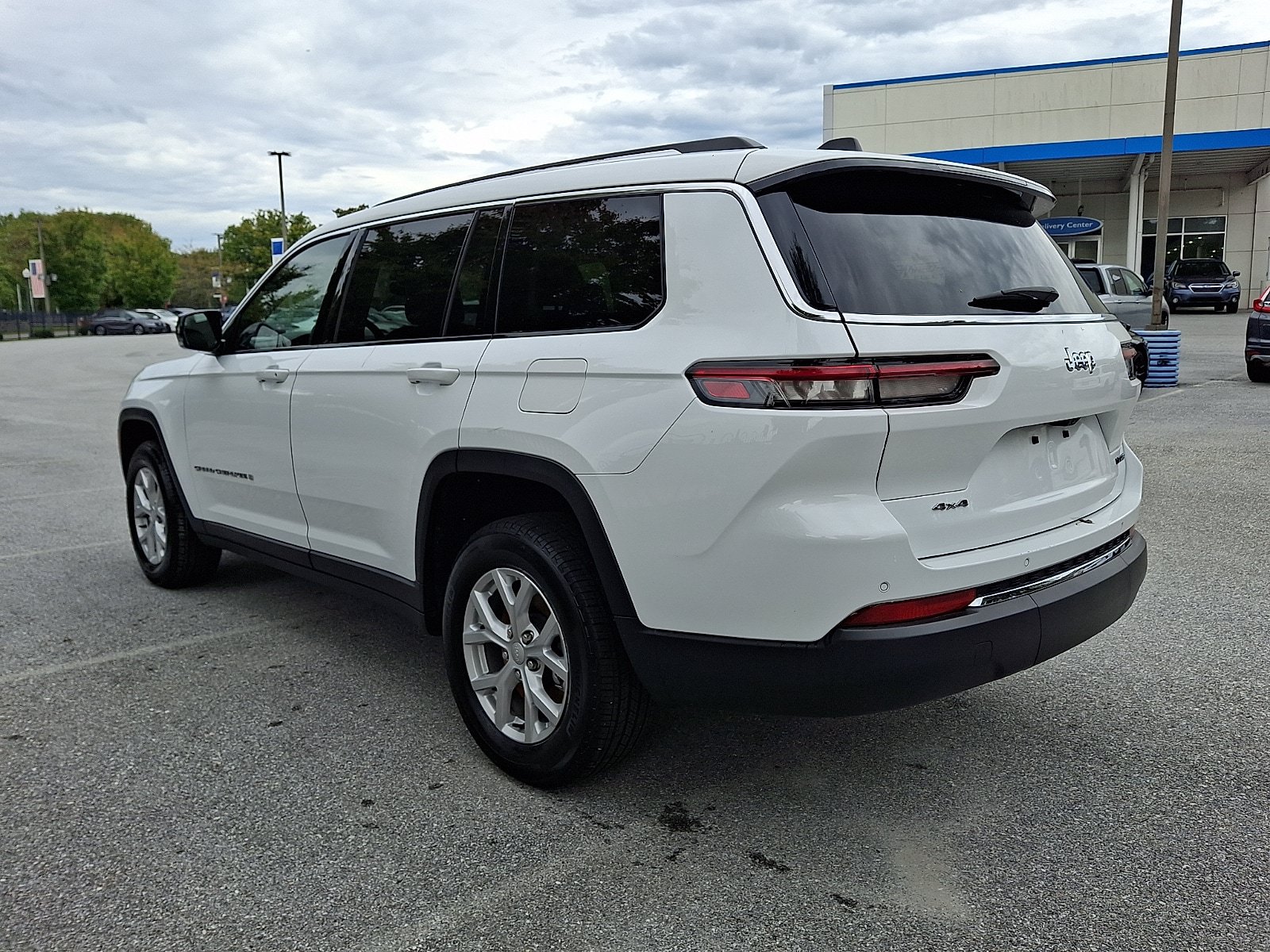 Used 2023 Jeep Grand Cherokee L Limited AWD/4WD image 4