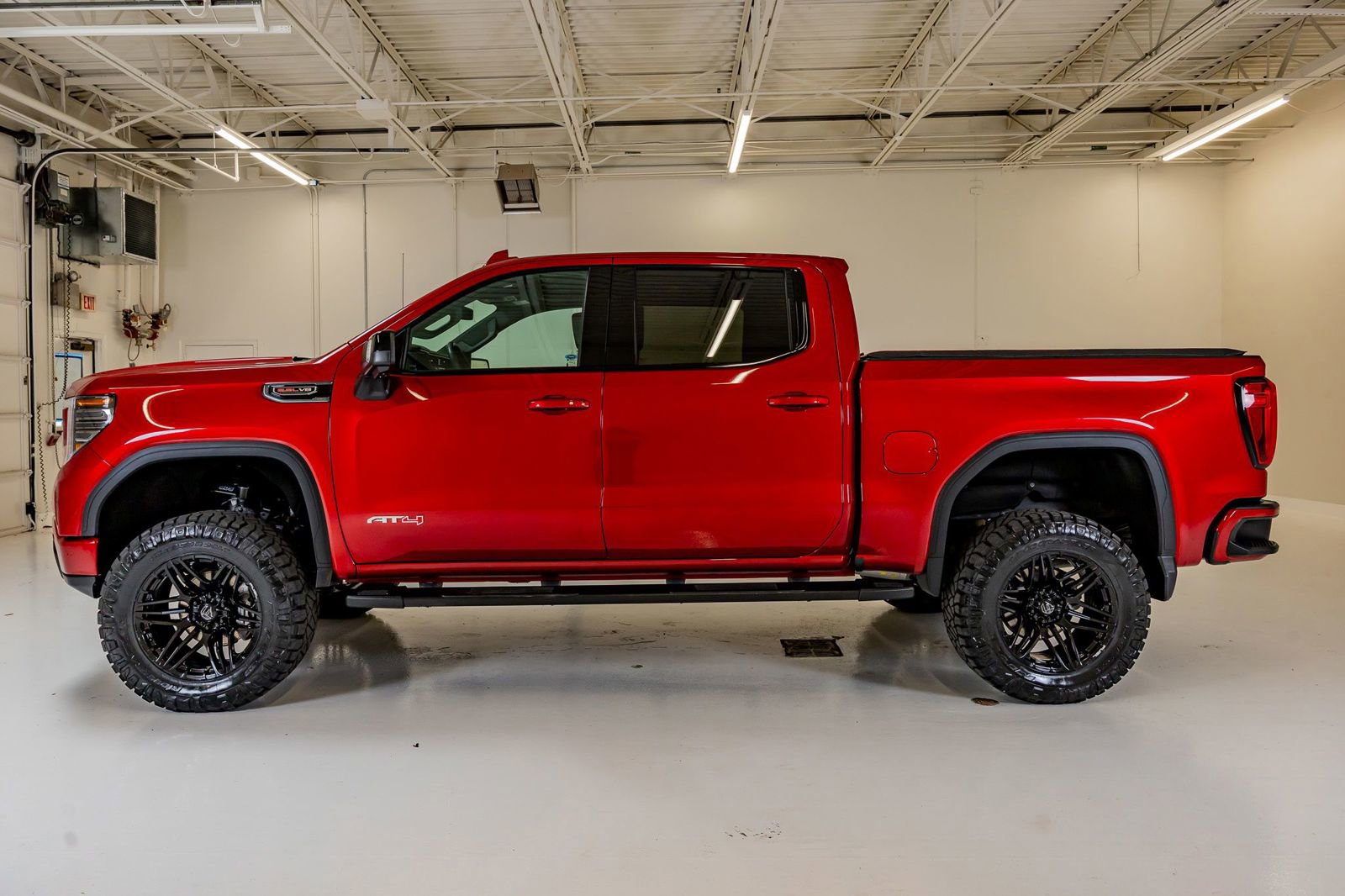 Used 2023 GMC Sierra 1500 AT4 w/ AT4 Preferred Package AWD/4WD image 6