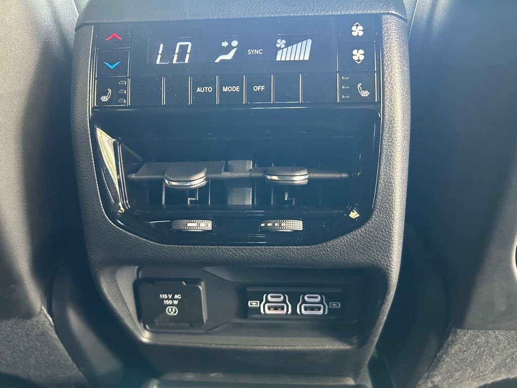 Used 2025 Jeep Grand Cherokee L Overland w/ Advanced Protech Group III AWD/4WD image 34