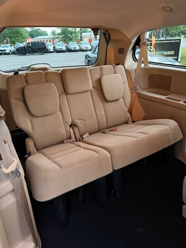 Used 2016 Dodge Grand Caravan SXT w/ Rear Park Assist Package FWD image 12