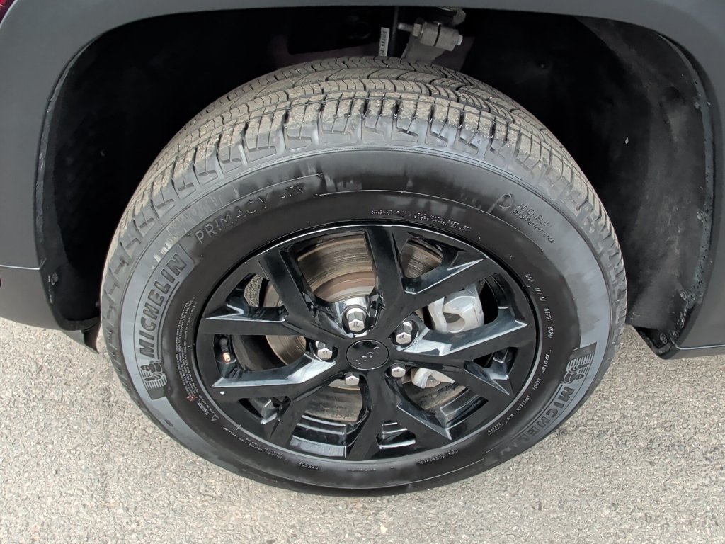Certified 2025 Jeep Grand Cherokee Altitude AWD/4WD image 9