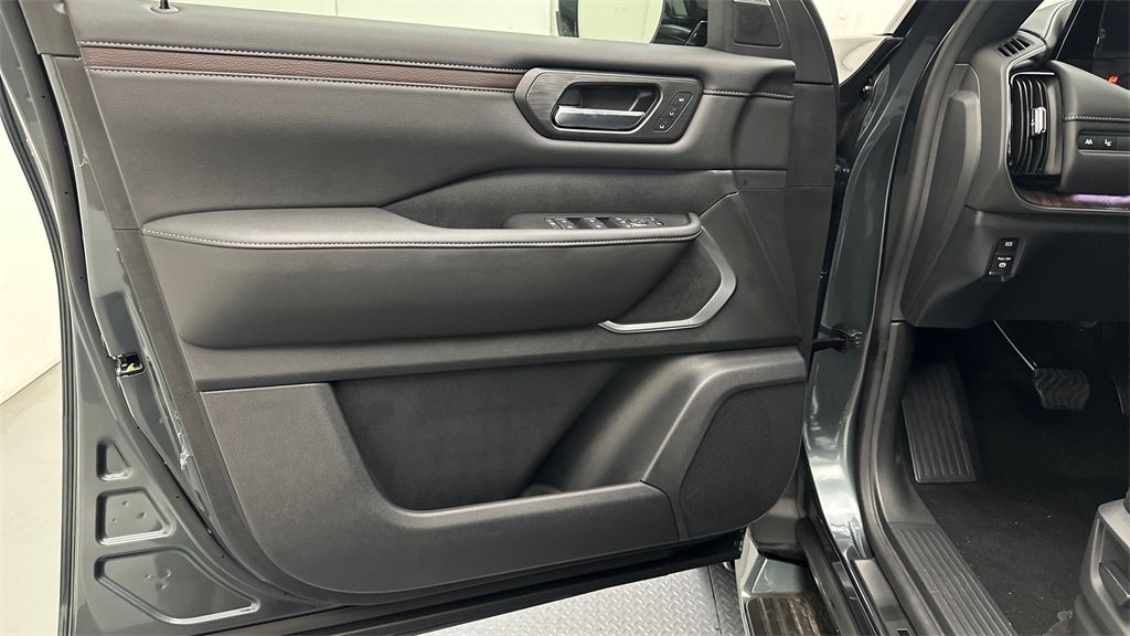 New 2025 Nissan Armada Platinum Reserve image 18