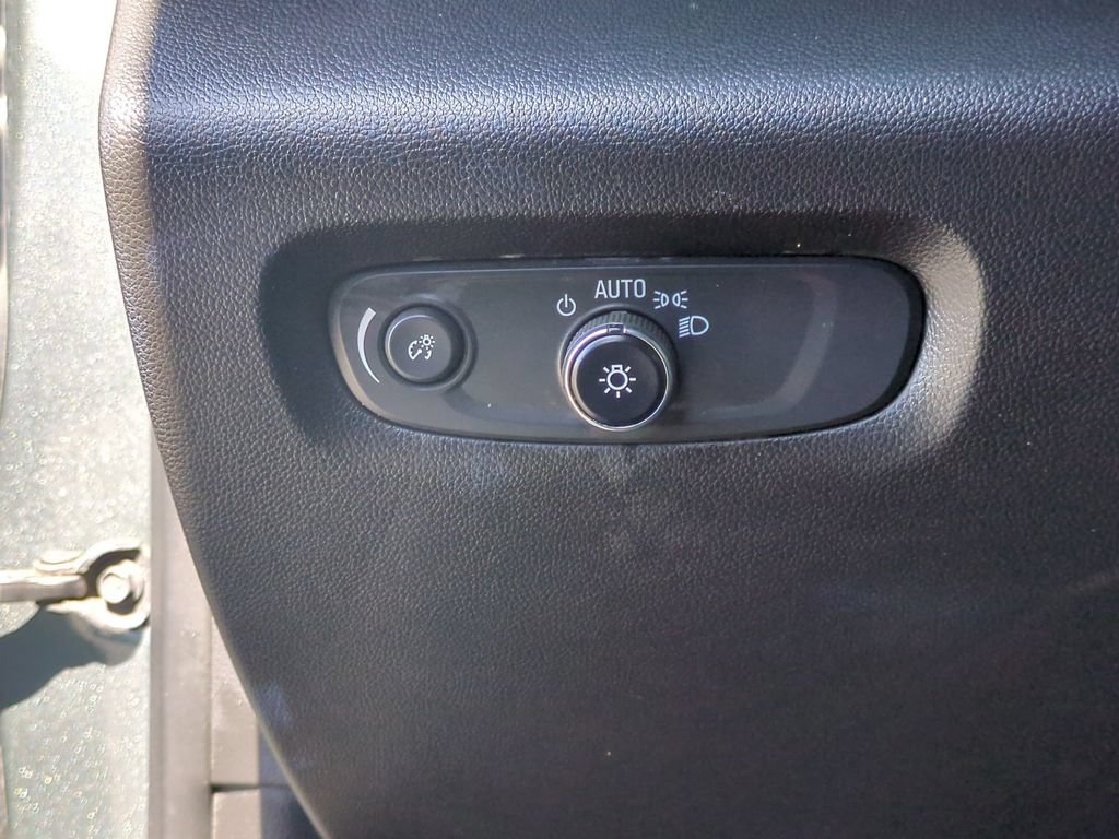 Used 2023 Chevrolet Traverse LT FWD image 23