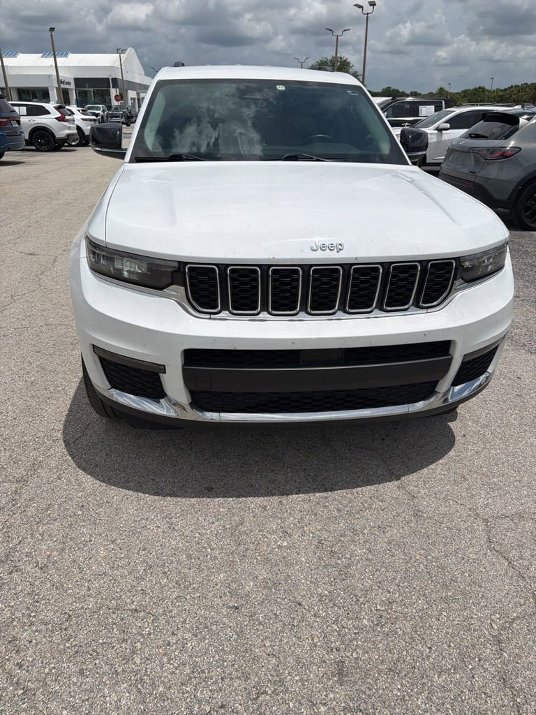 Used 2022 Jeep Grand Cherokee L Limited AWD/4WD image 3