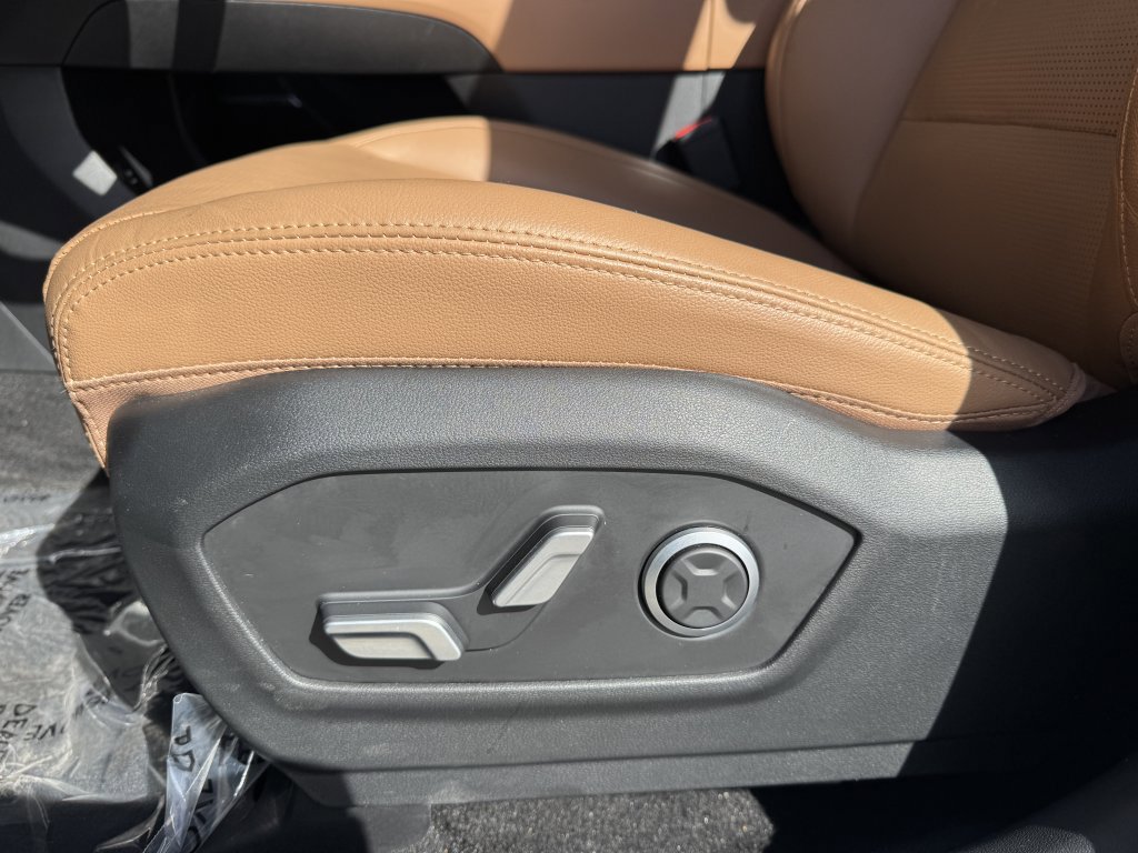 Used 2024 Hyundai Santa Fe Limited image 32