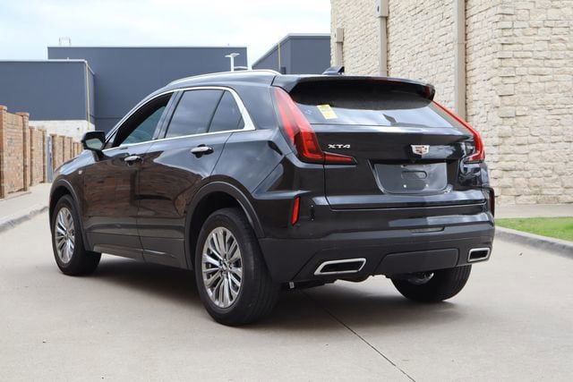 Used 2025 Cadillac XT4 Premium Luxury FWD image 3