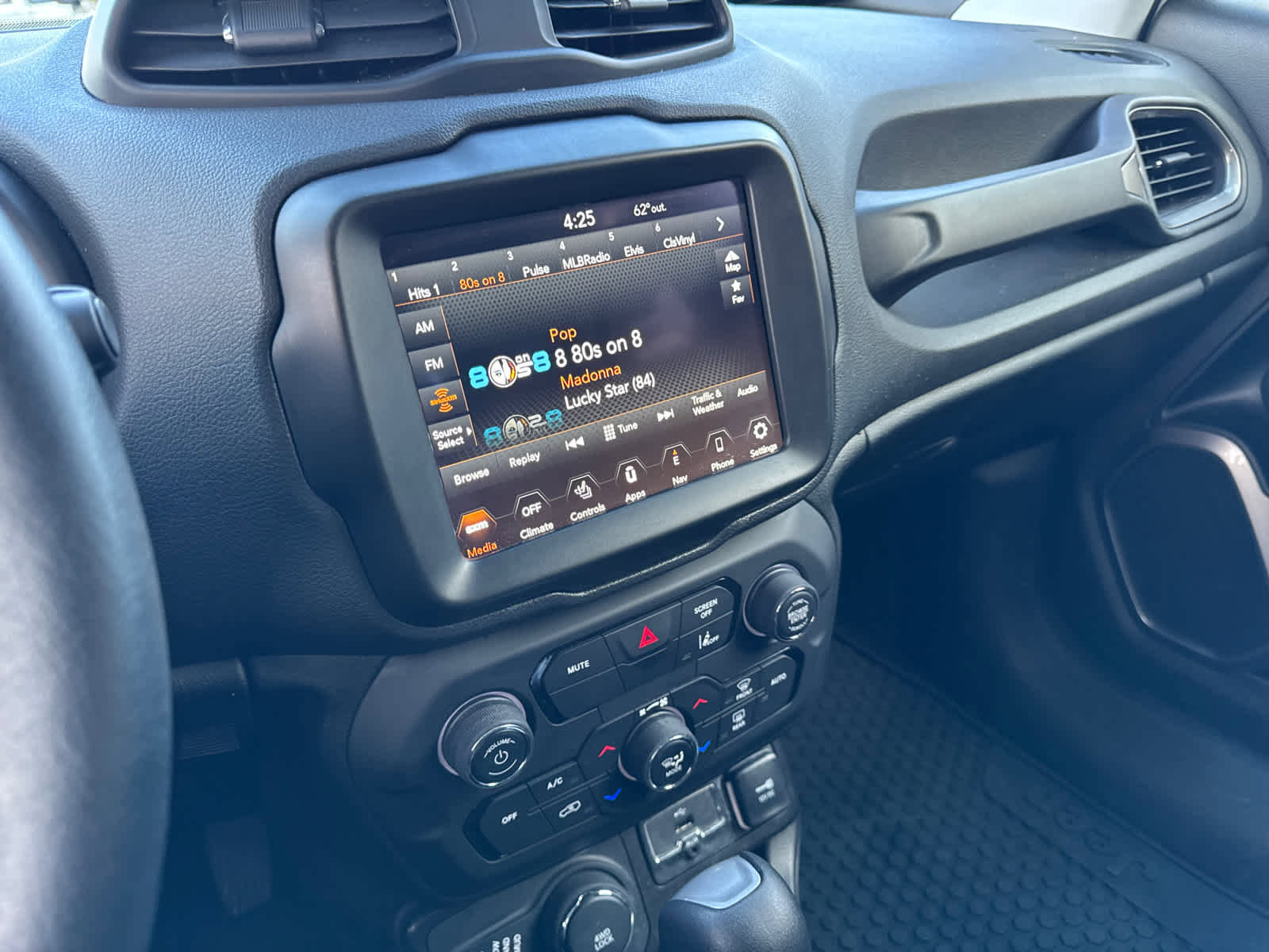 Used 2022 Jeep Renegade Latitude w/ Convenience Group image 26