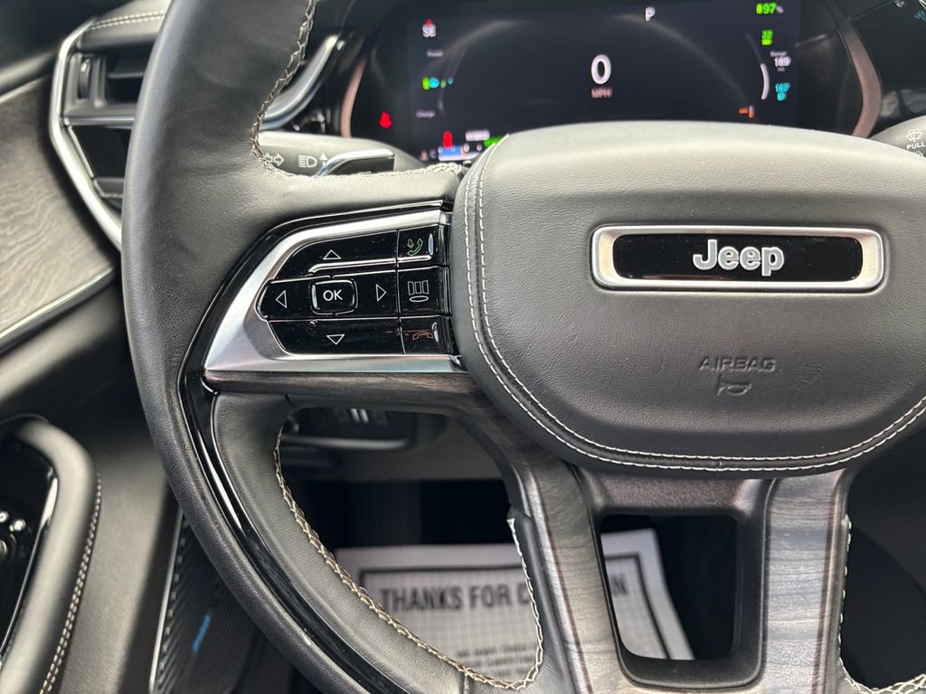 Used 2022 Jeep Grand Cherokee Overland w/ Advanced Protech Group III AWD/4WD image 21