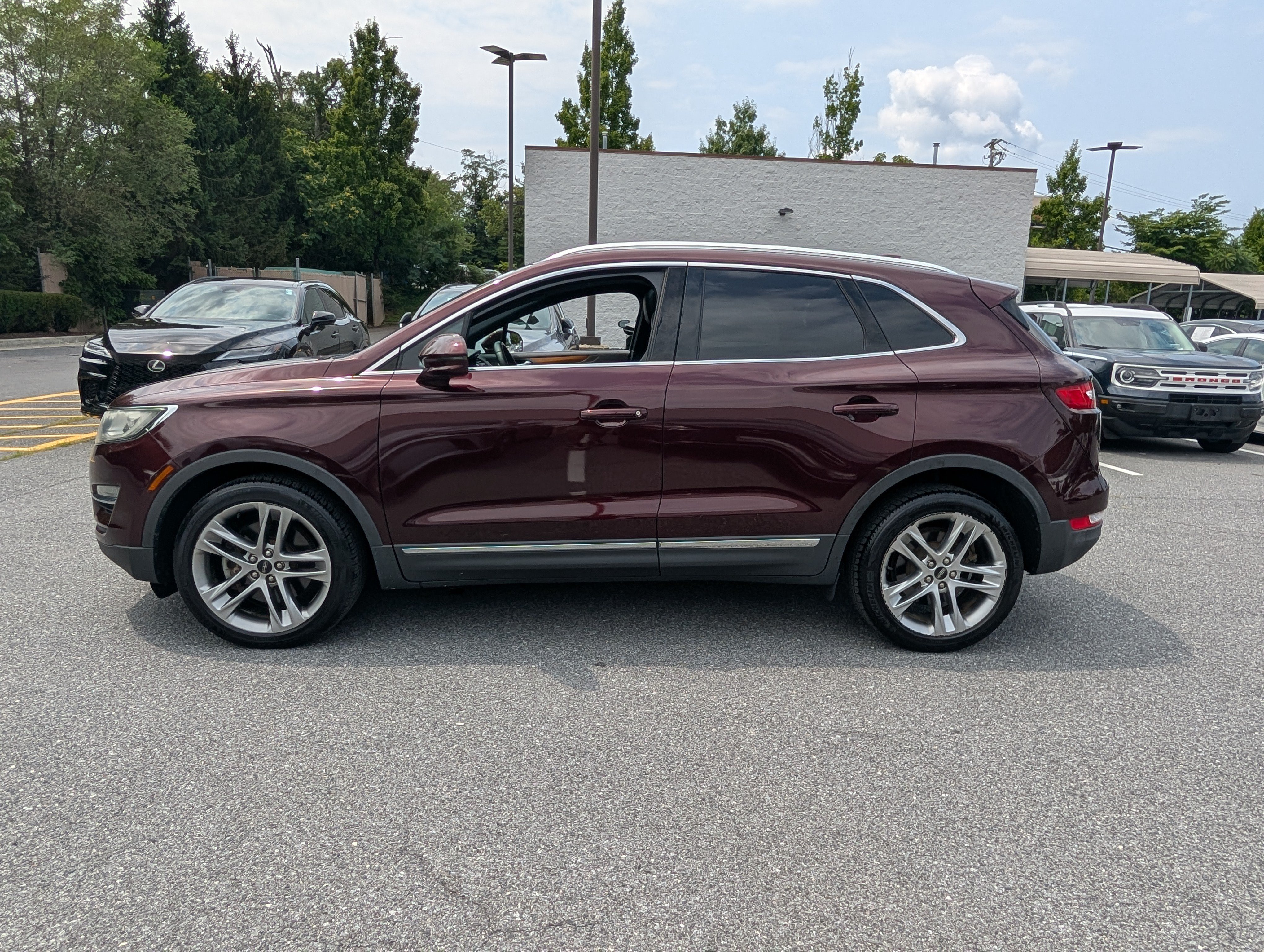 Used 2017 Lincoln MKC Reserve w/ Lincoln MKC Climate Package AWD/4WD image 2
