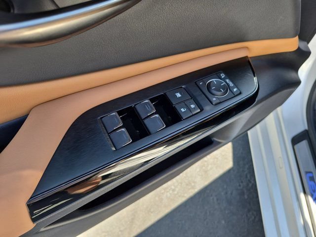 Used 2024 Lexus ES 300h w/ Accessory Package (Z1) FWD image 15