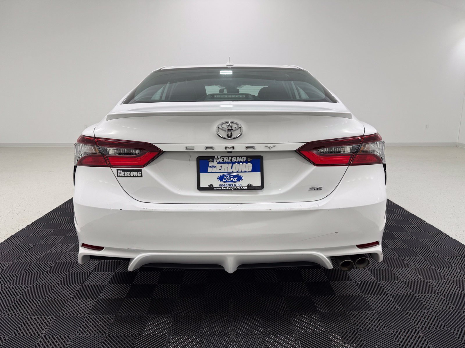Used 2023 Toyota Camry SE FWD image 6