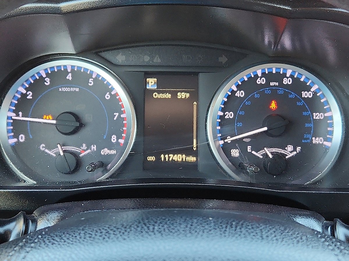 Used 2018 Toyota Highlander LE image 10