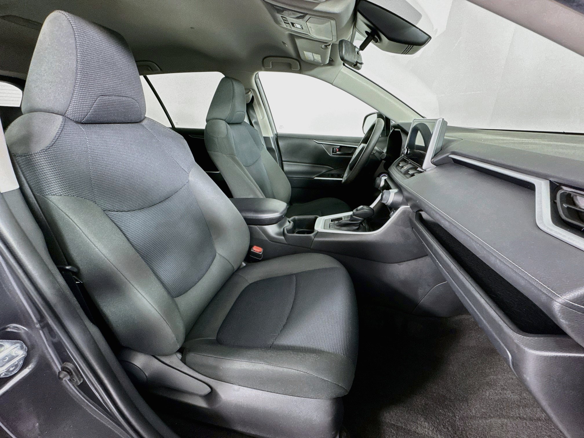 Used 2023 Toyota RAV4 LE AWD/4WD image 25