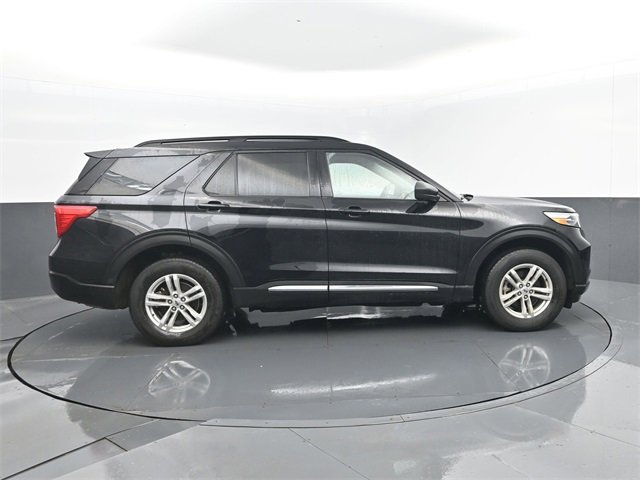 Used 2022 Ford Explorer XLT w/ Equipment Group 202A image 4