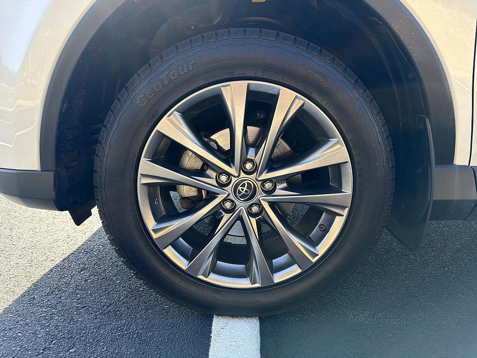 Used 2018 Toyota RAV4 Limited image 8