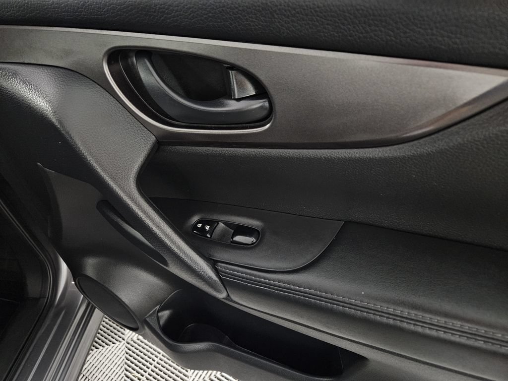 Used 2022 Nissan Rogue Sport S FWD image 29