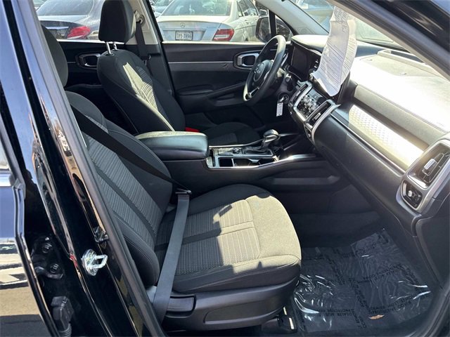 Used 2022 Kia Sorento LX image 9