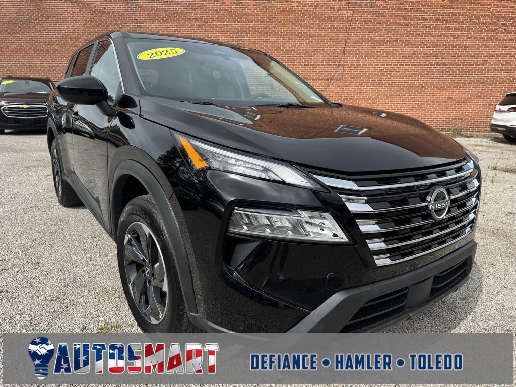 Used 2025 Nissan Rogue SV image 3