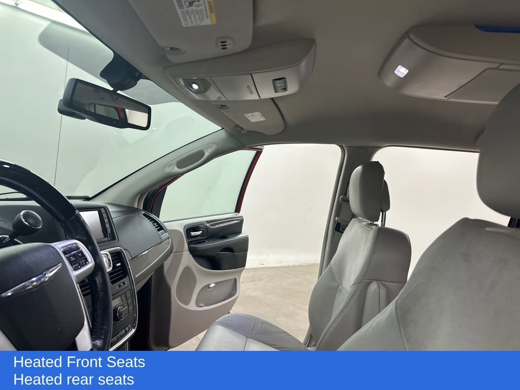 Used 2014 Chrysler Town & Country Limited image 32