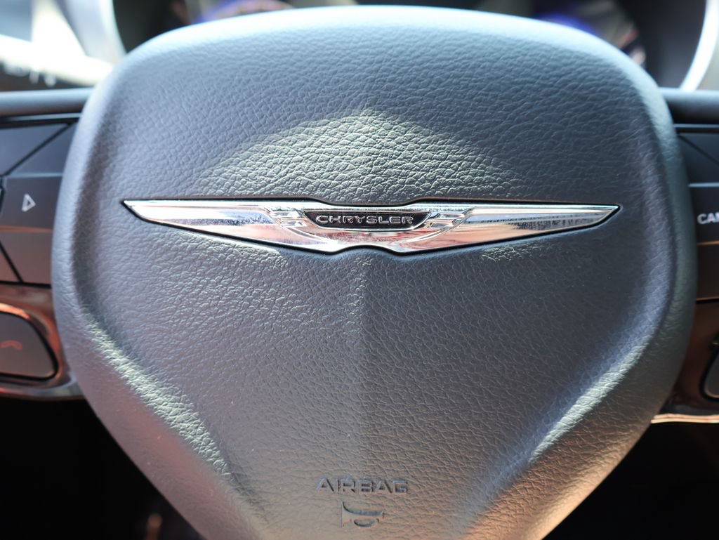 Used 2025 Chrysler Pacifica Limited FWD image 26