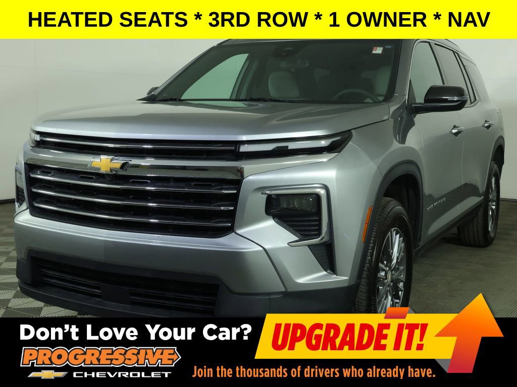 Used 2025 Chevrolet Traverse LT FWD image 1