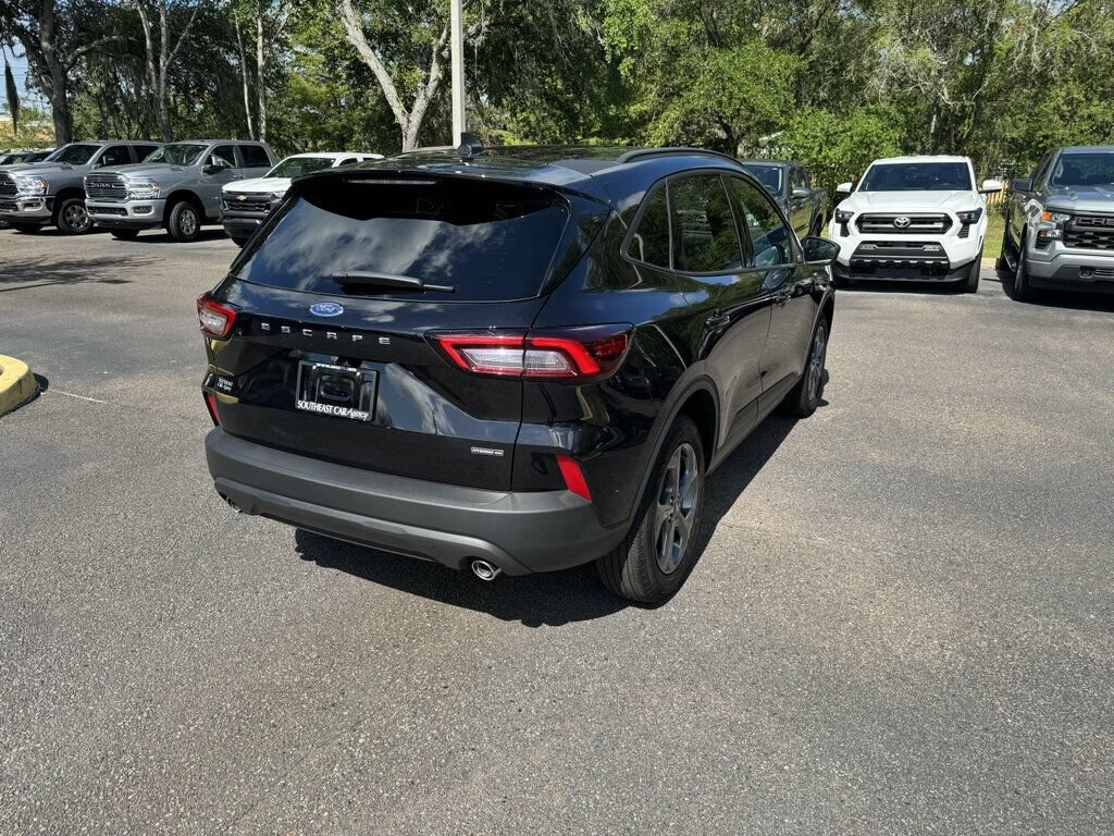 Used 2025 Ford Escape ST-Line Select AWD/4WD image 10