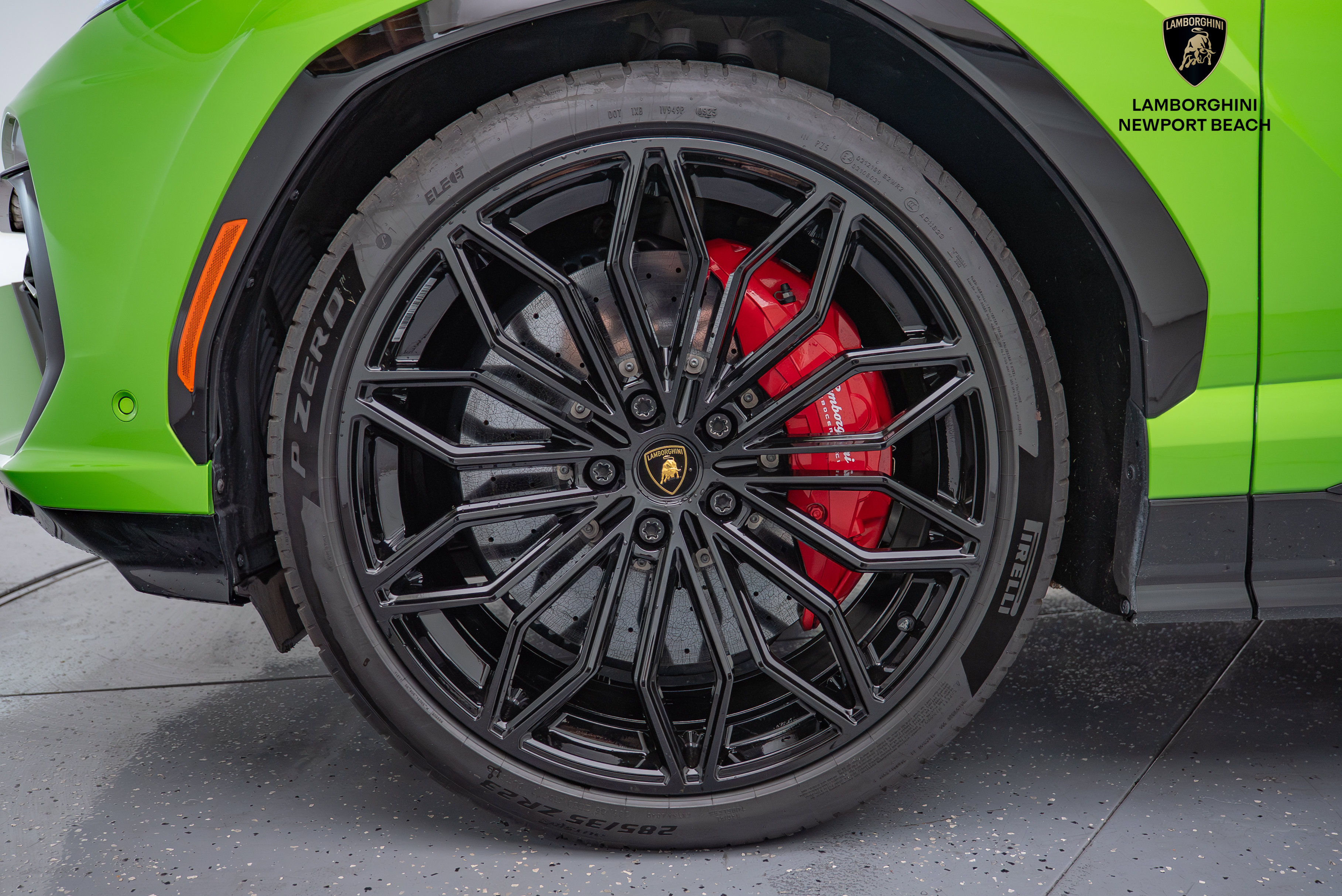 Used 2025 Lamborghini Urus SE image 38