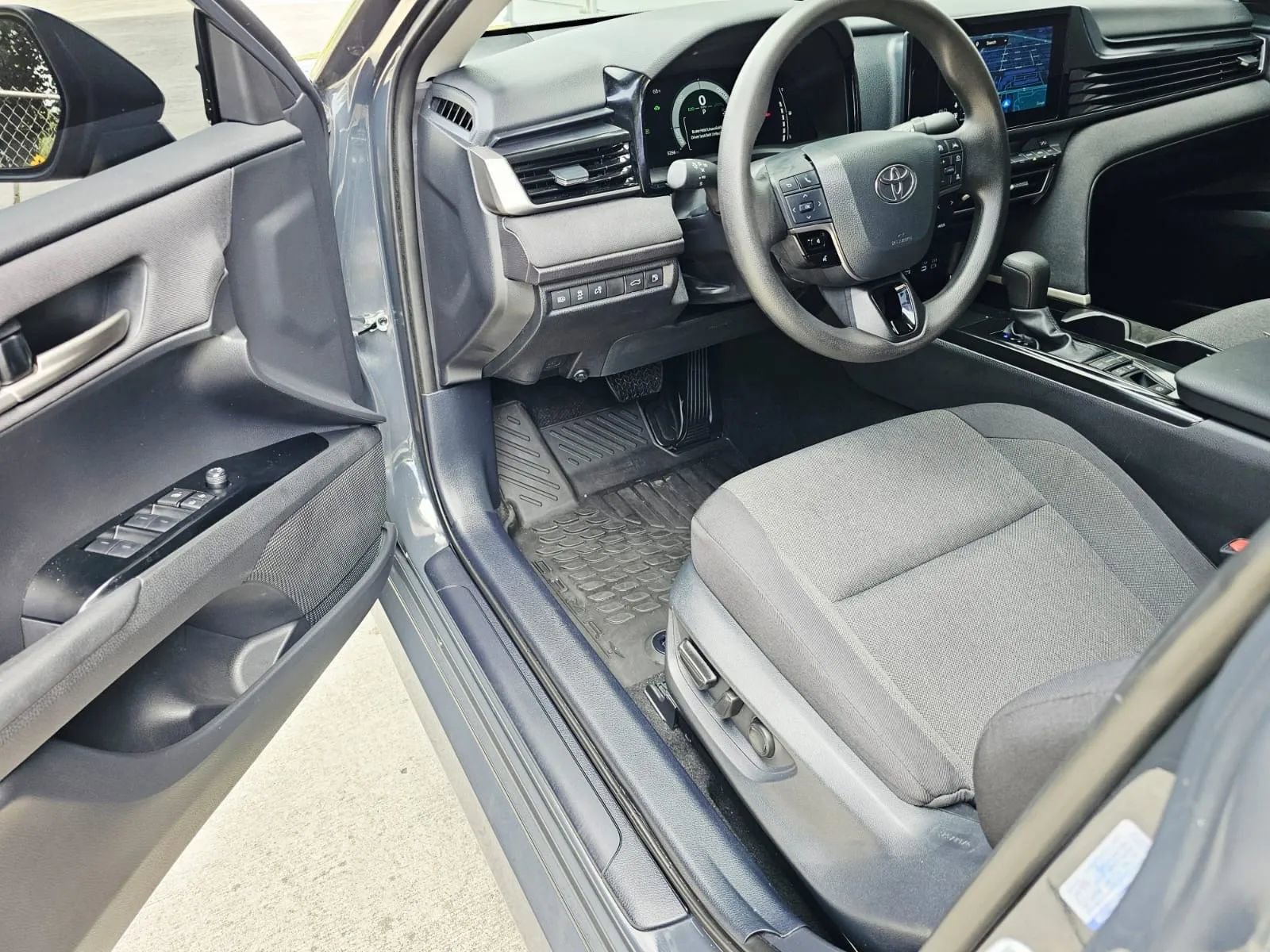 Used 2025 Toyota Camry LE image 9