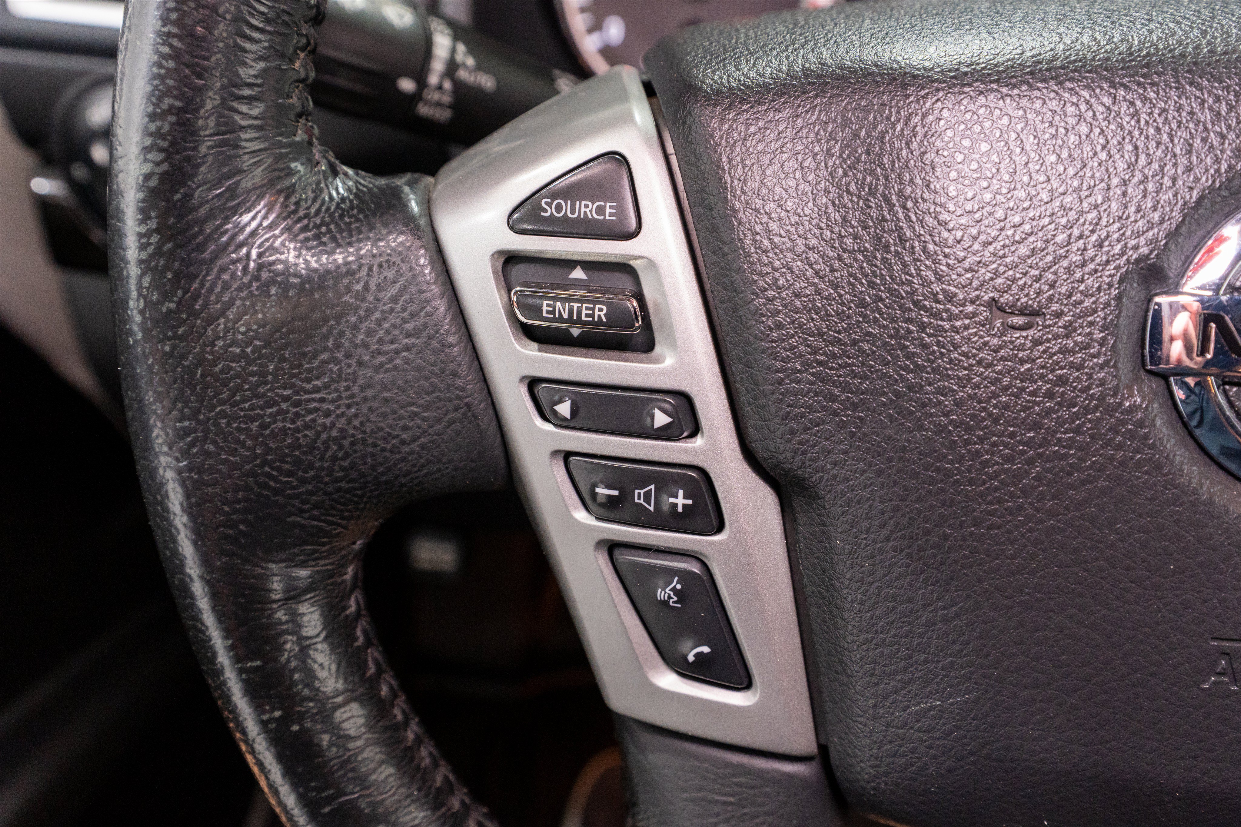 Used 2019 Nissan Titan SL w/ Midnight Edition AWD/4WD image 28