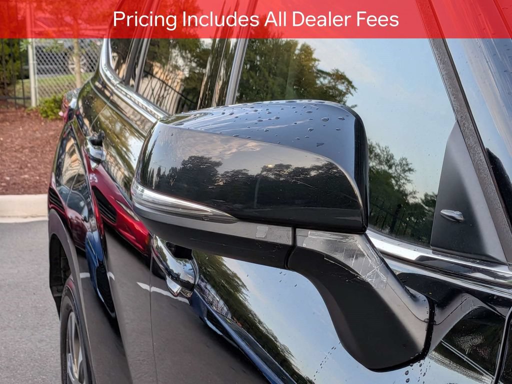 Used 2022 Toyota Highlander XLE FWD image 13