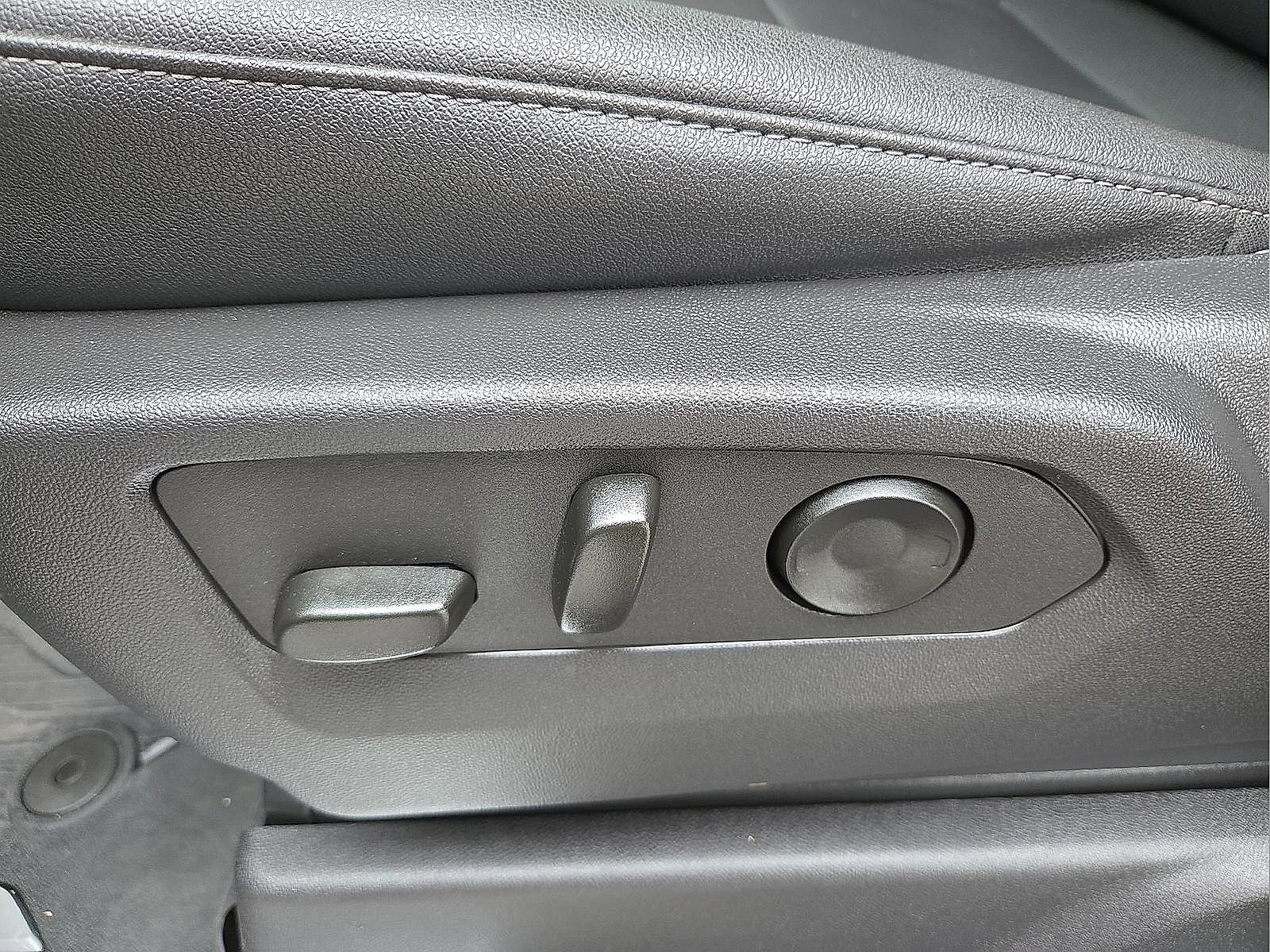 Used 2025 GMC Sierra 1500 SLT w/ SLT Premium Plus Package AWD/4WD image 14