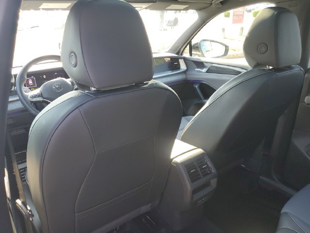 Certified 2025 Volkswagen Tiguan SE R-Line FWD image 19