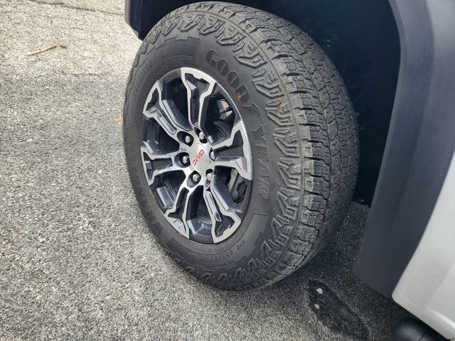 Used 2025 GMC Canyon AT4 w/ Technology Plus Package image 26